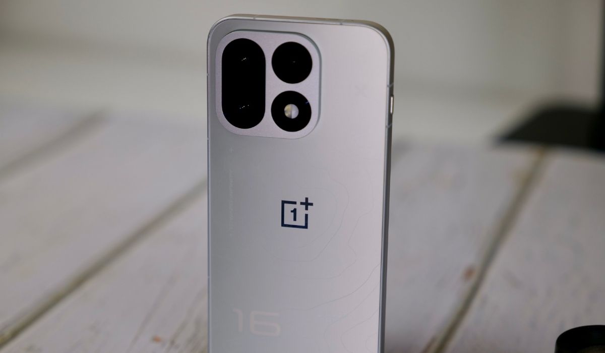 Cận cảnh OnePlus 16 về độ hoàn thiện
