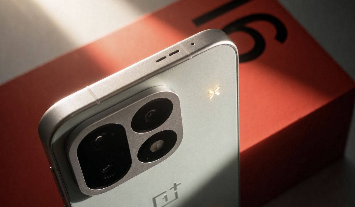 Cận cảnh OnePlus 16 cạnh trên