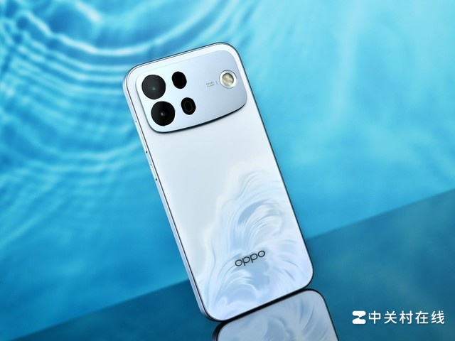 Cận cảnh OPPO A7 Pro Max với mô-đun camera được thiết kế độc đáo