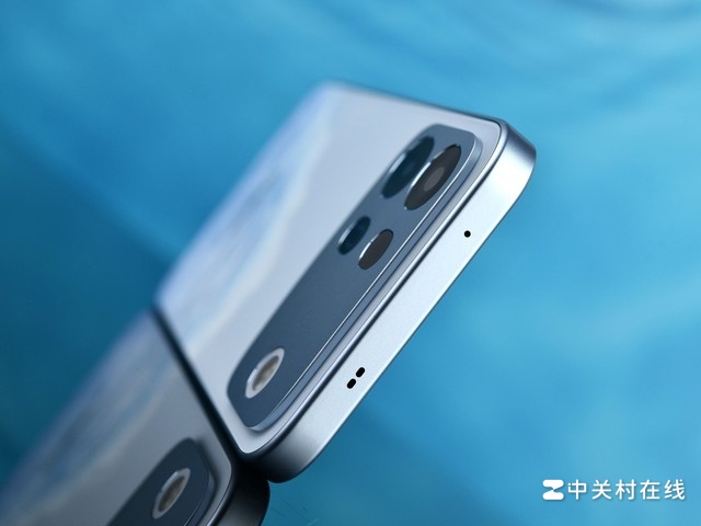Cận cảnh OPPO A7 Pro Max cạnh trên