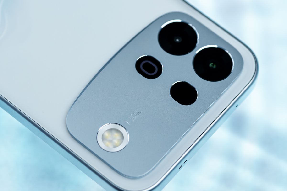 Cận cảnh OPPO A7 Pro Max hứa hẹn mang lại thời lượng sử dụng thoải mái cho người dùng