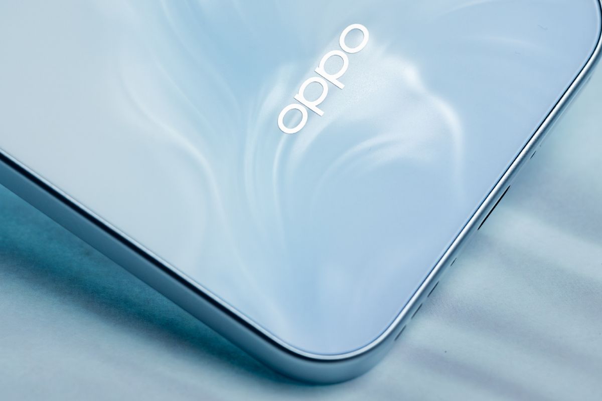 Cận cảnh OPPO A7 Pro Max với hoạ tiết mặt lưng vo cùng nổi bật