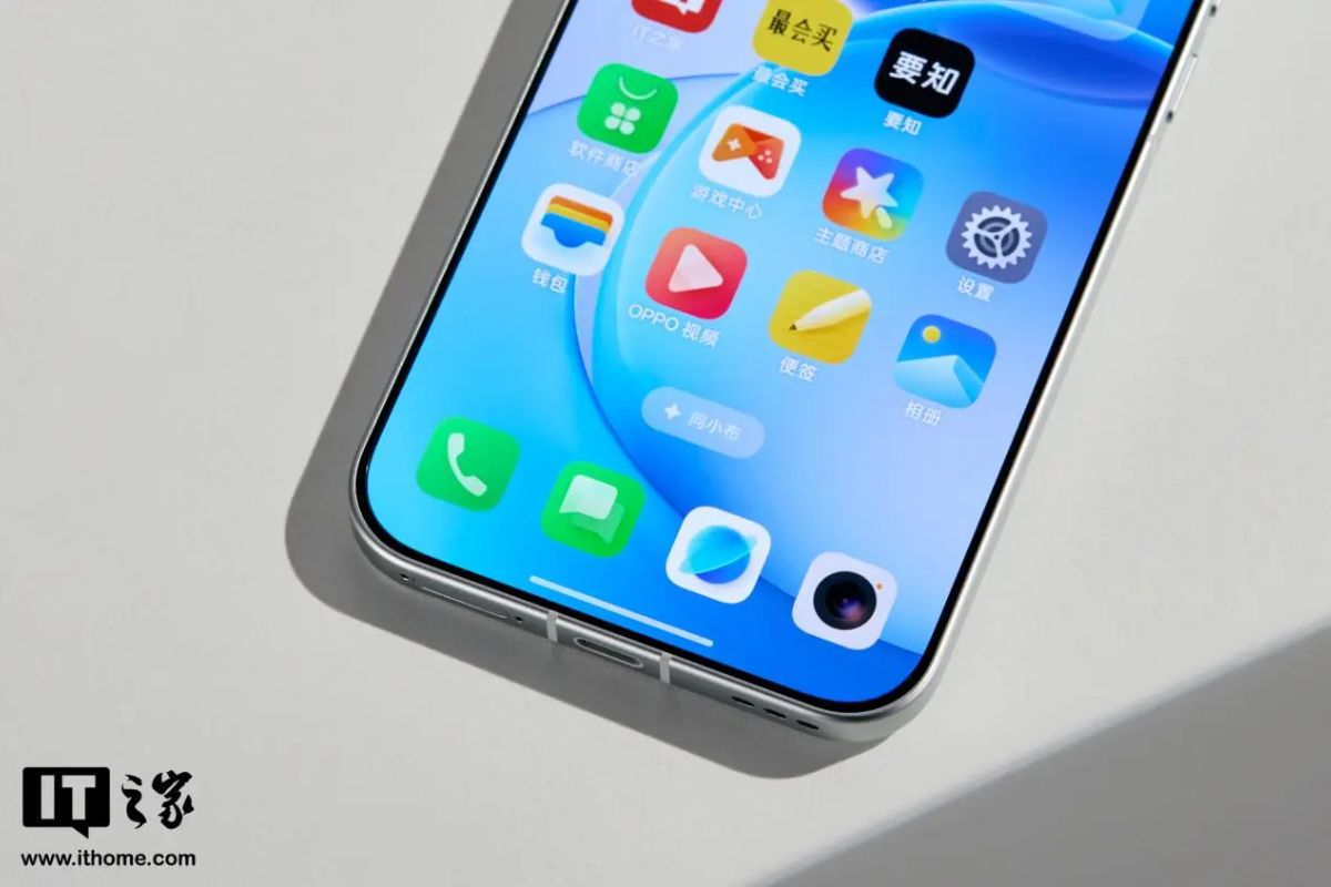 Cận cảnh OPPO Reno16 Pro với viền màn hình siêu mỏng