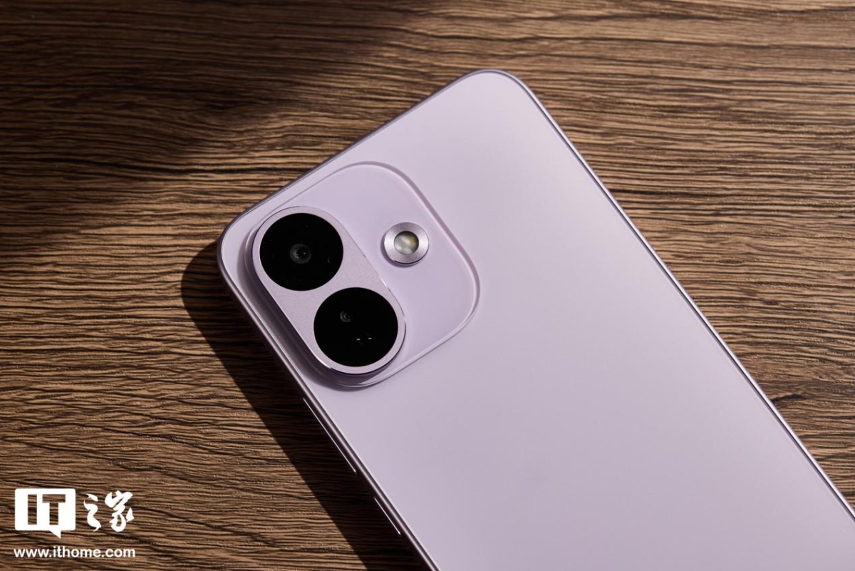 Cận cảnh Redmi Note 17 Pro với cụm camera được thiết kế mới so với tiền nhiệm