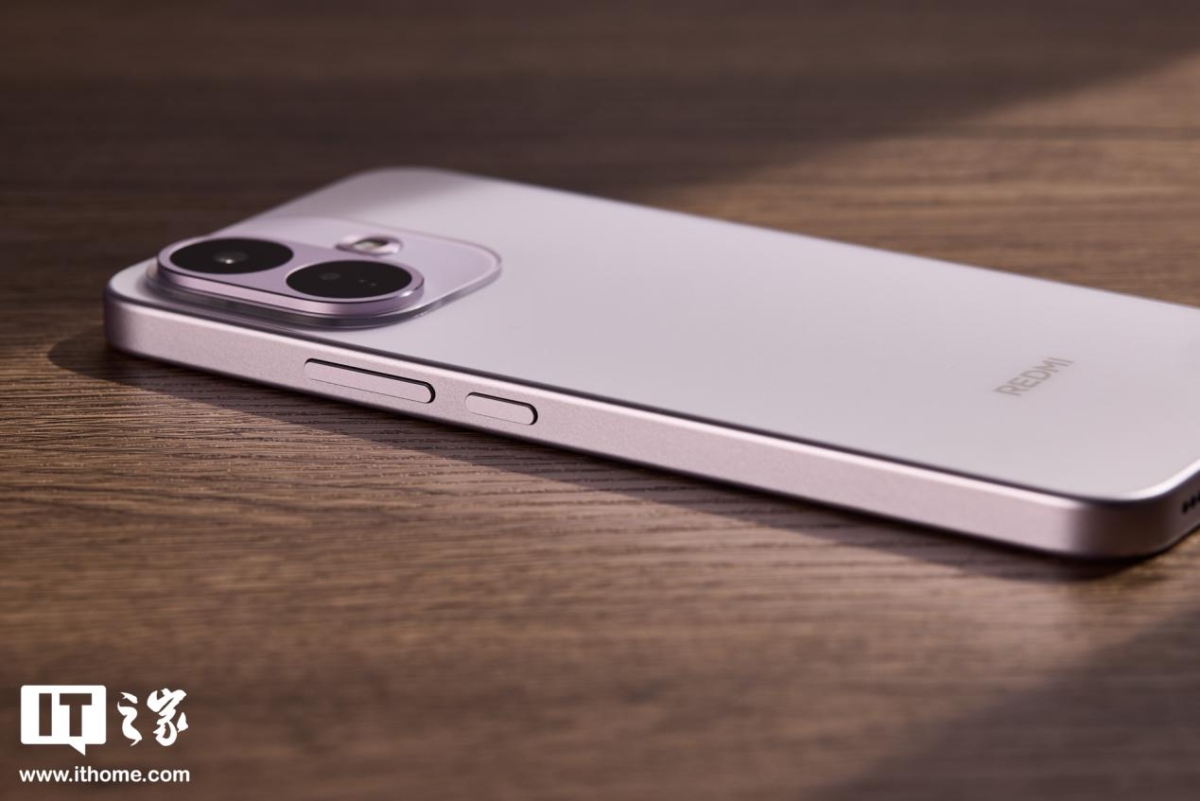 Cận cảnh Redmi Note 17 Pro khu vực nút nguồn và cụm tăng - giảm âm lượng