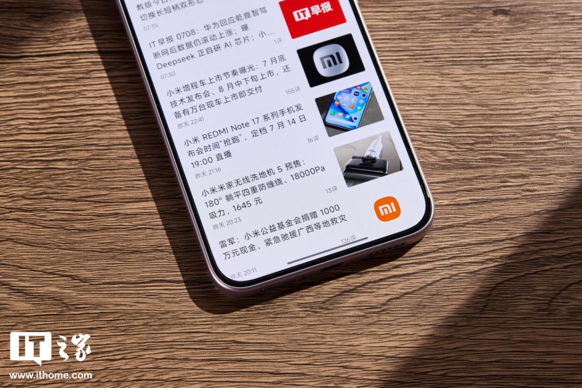 Cận cảnh Redmi Note 17 Pro với các cạnh màn hình mỏng đều