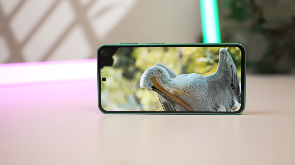Cận cảnh Samsung Galaxy F70 Pro 5G có độ sáng 1,200 nits