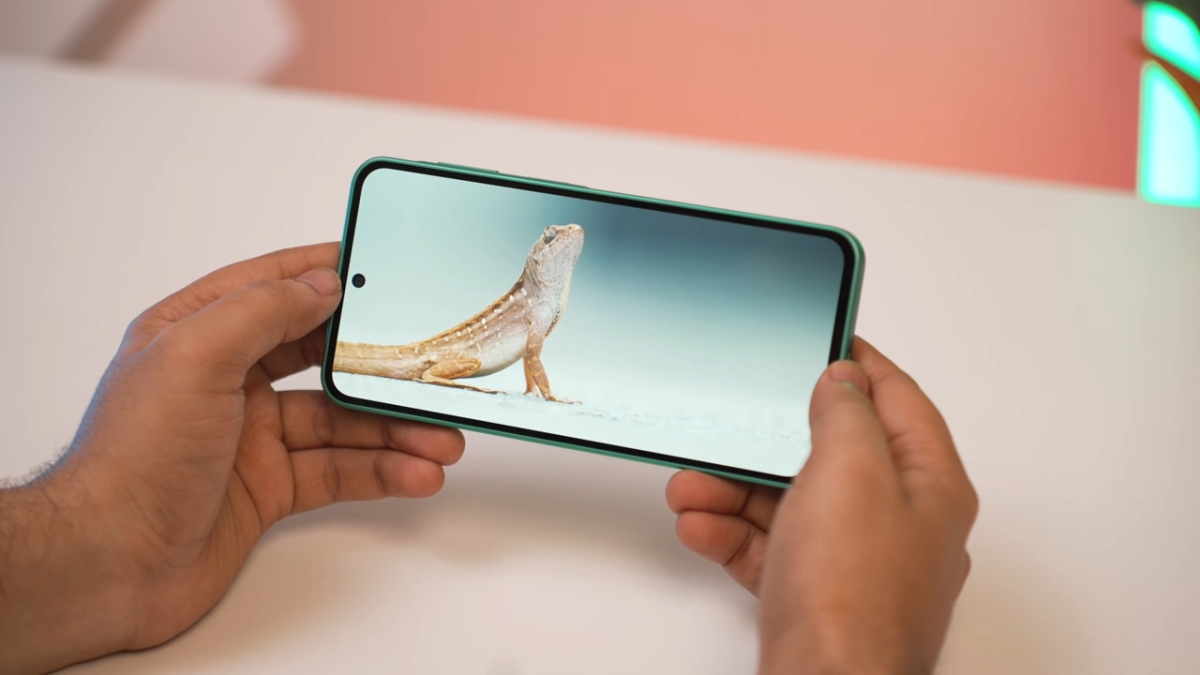Cận cảnh Samsung Galaxy F70 Pro 5G có viền màn hình mỏng