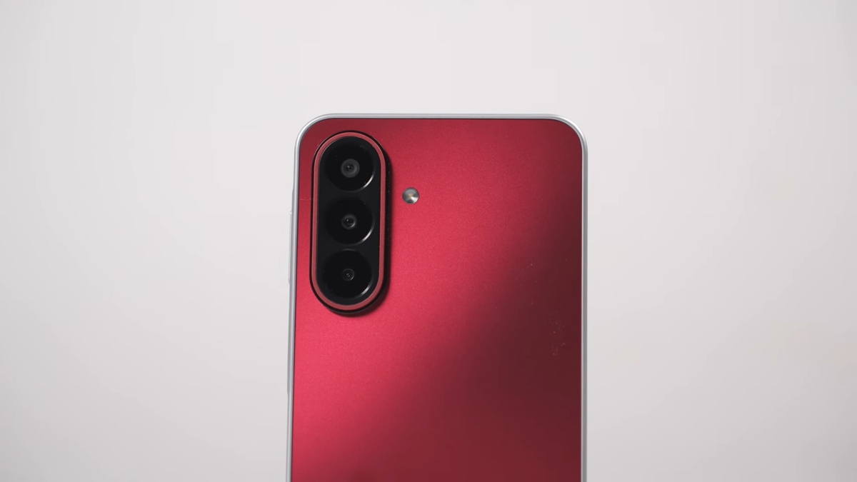Cận cảnh Samsung Galaxy M47 5G với bộ 3 camera sau