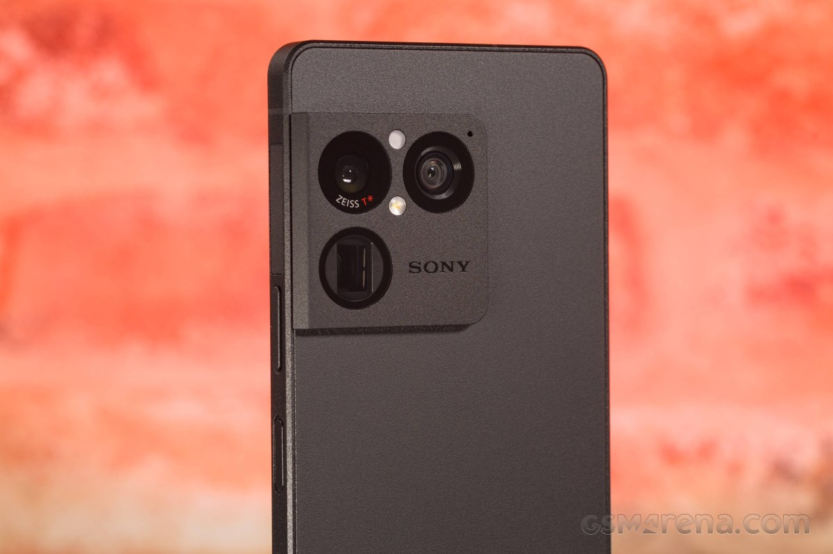 Cận cảnh Sony Xperia 1 VIII về camera