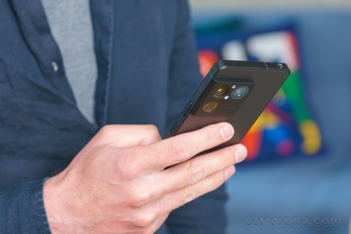 Cận cảnh Sony Xperia 1 VIII về thời lượng pin
