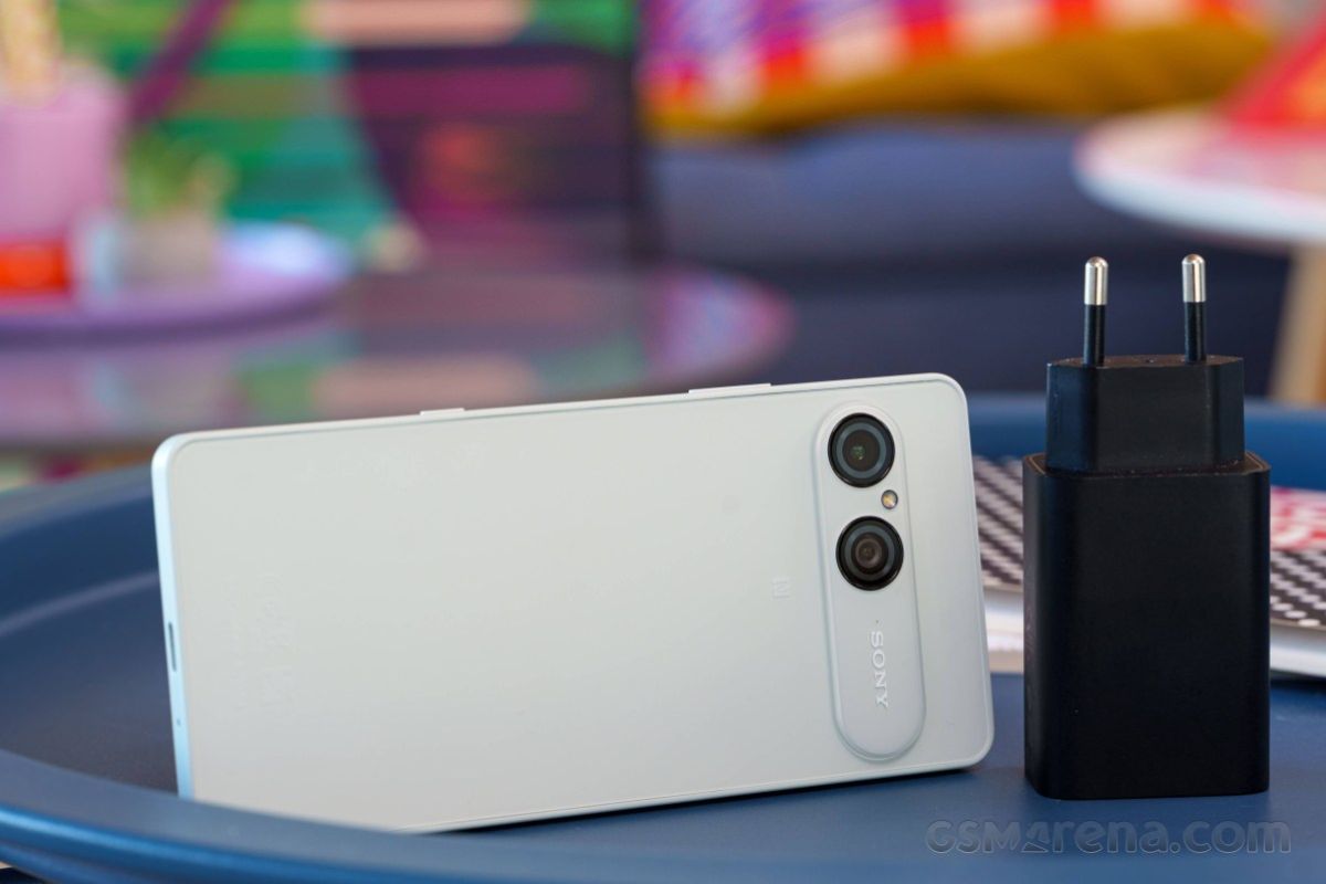 Cận cảnh Sony Xperia 10 VIII về pin