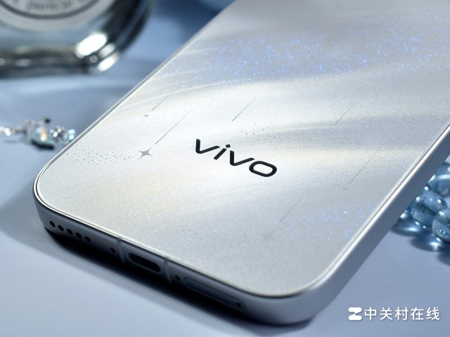 Cận cảnh vivo S60 với hiệu ứng mặt lưng bắt mắt