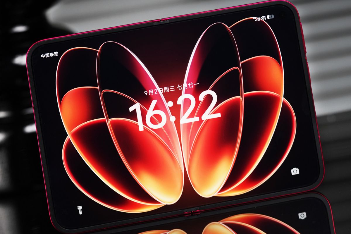 Cận cảnh Xiaomi 18 Fold có màn hình chính 7.58 inch
