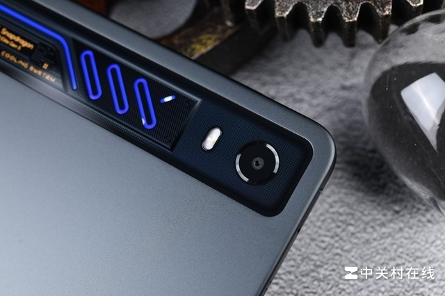 Cận cảnh RedMagic Gaming Tablet 5 Pro với camera chính 13 MP