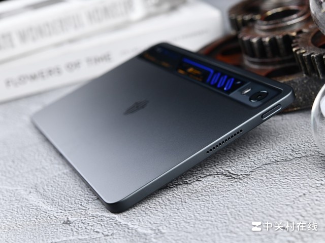 Cận cảnh RedMagic Gaming Tablet 5 Pro có dung lượng pin 8300mAh