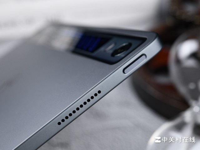 Cận cảnh RedMagic Gaming Tablet 5 Pro khu vực phím nguồn