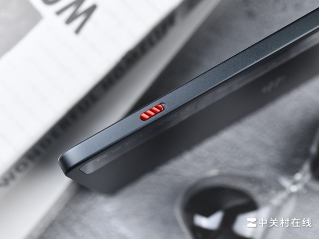 Cận cảnh RedMagic Gaming Tablet 5 Pro với độ mỏng 6.9mm