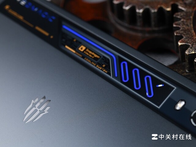 Cận cảnh RedMagic Gaming Tablet 5 Pro với thiết kế mặt lưng bán trong suốt