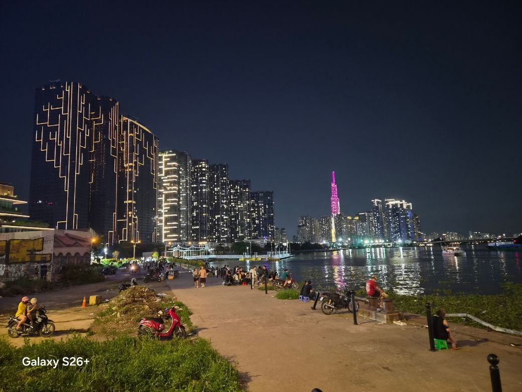 Đánh giá Samsung Galaxy S26 Plus camera chính chụp thiếu sáng