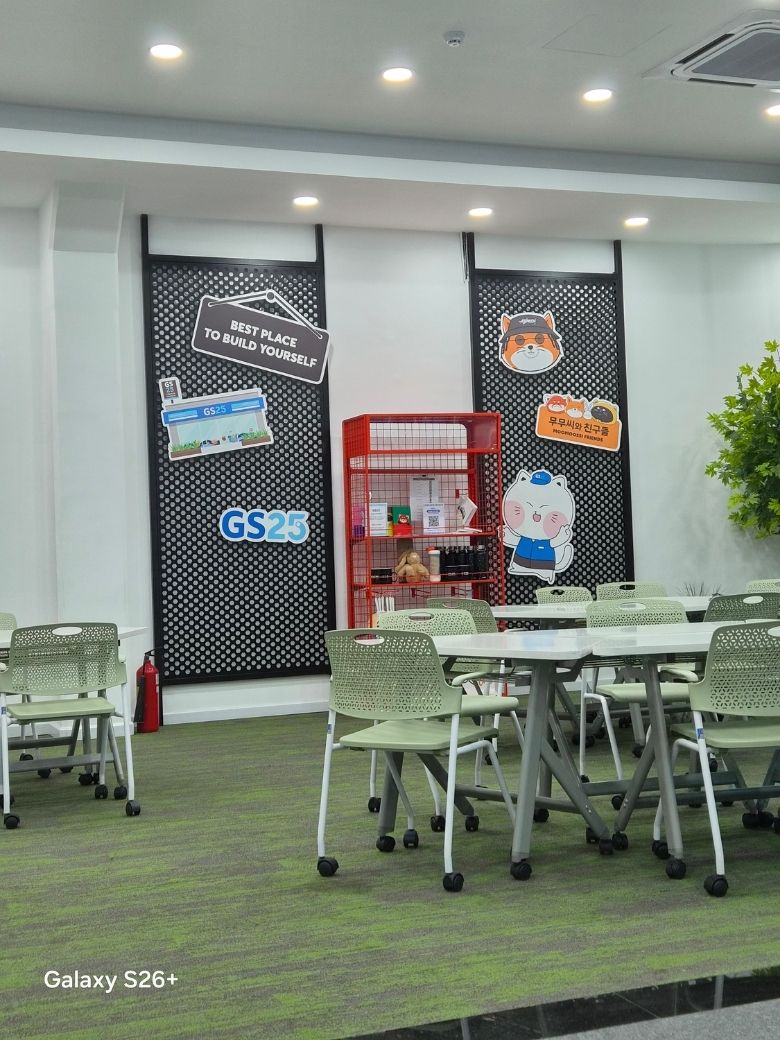 Đánh giá Samsung Galaxy S26 Plus với camera tele điều kiện ánh sáng trong nhà