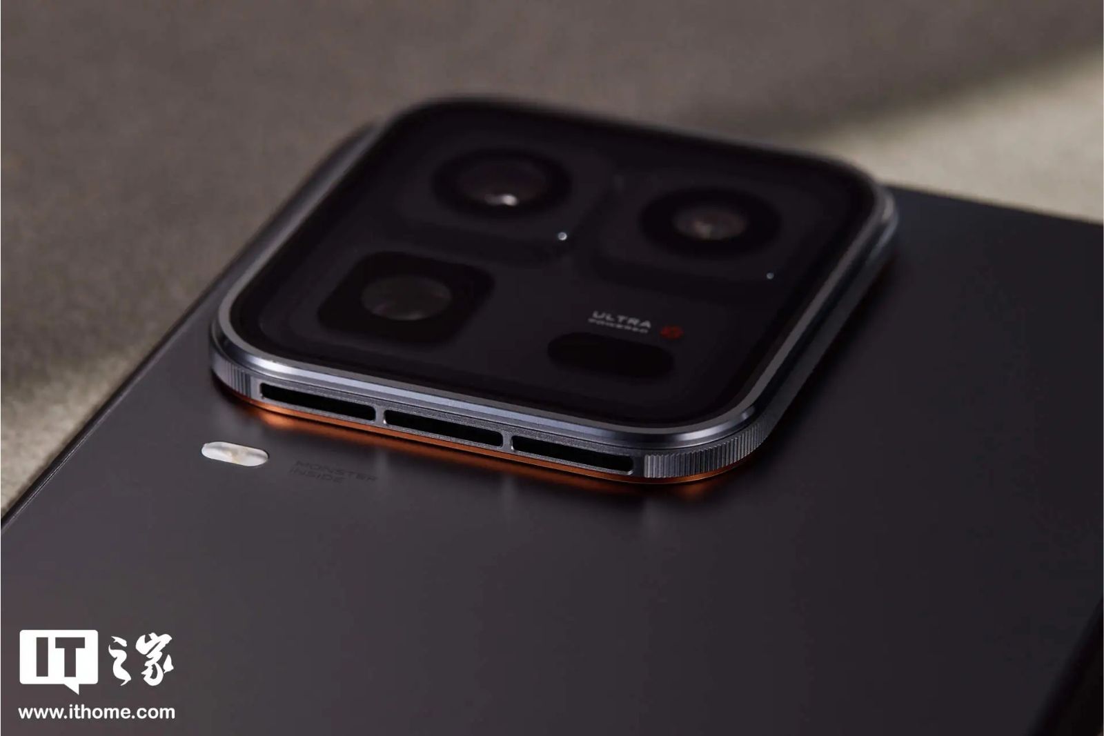 Cận cảnh iQOO 15 Ultra phần viền xung quanh cụm camera