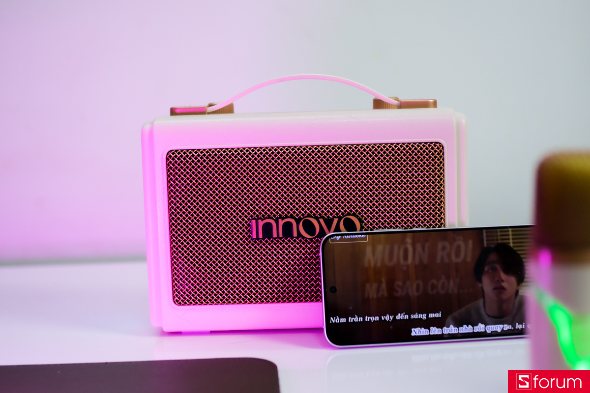 Trên tay loa karaoke Inno Sound S2 hỗ trợ sạc nhanh chóng qua cổng USB-C