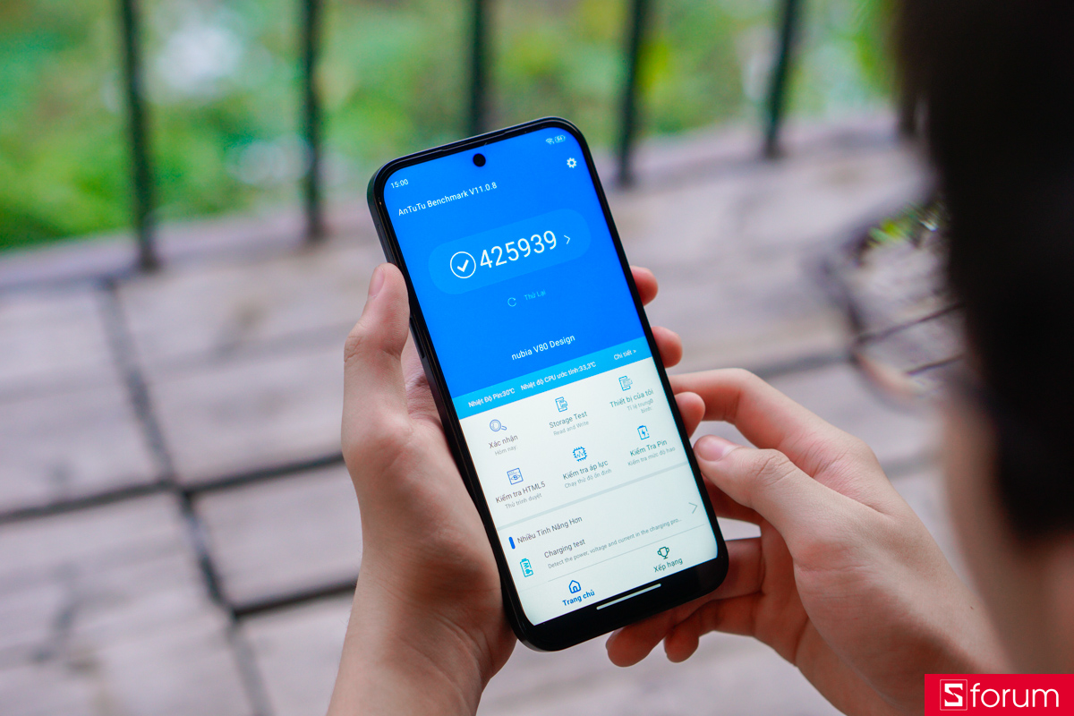 So sánh Nubia V80 Design vs OPPO A6t về điểm hiệu năng
