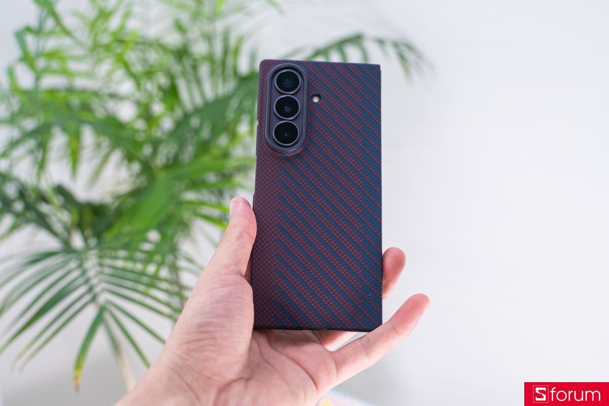 Trên tay ốp lưng Z Fold8 Ultra chính hãng trong suốt