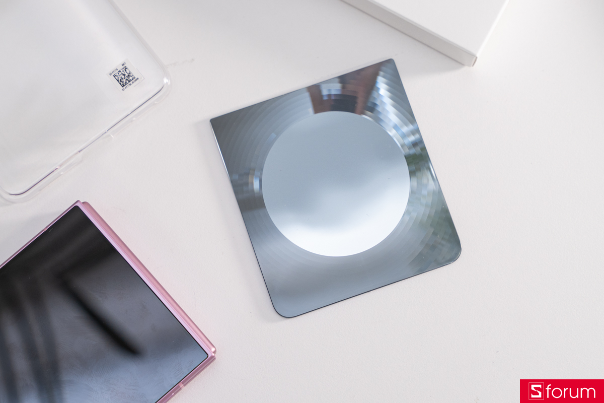 Trên tay ốp lưng Z Flip8 chính hãng kèm MagSafe