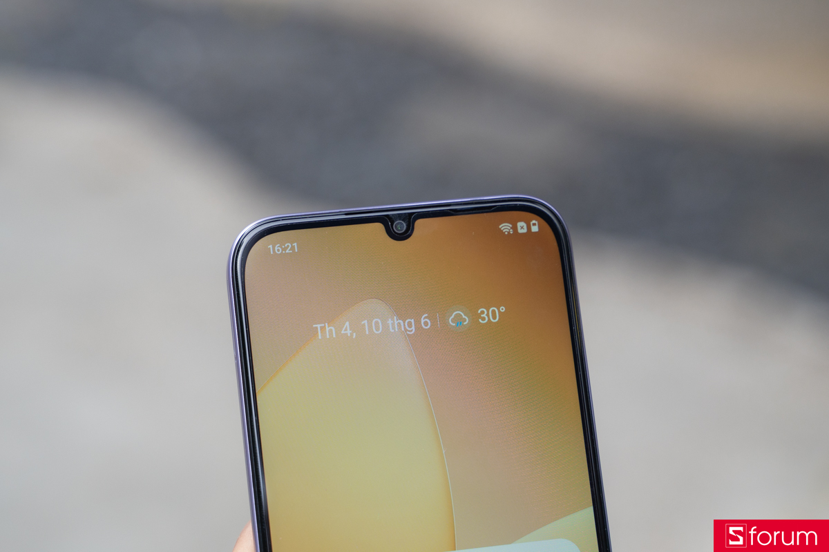 Trên tay OPPO A6c với màn hình giọt nước