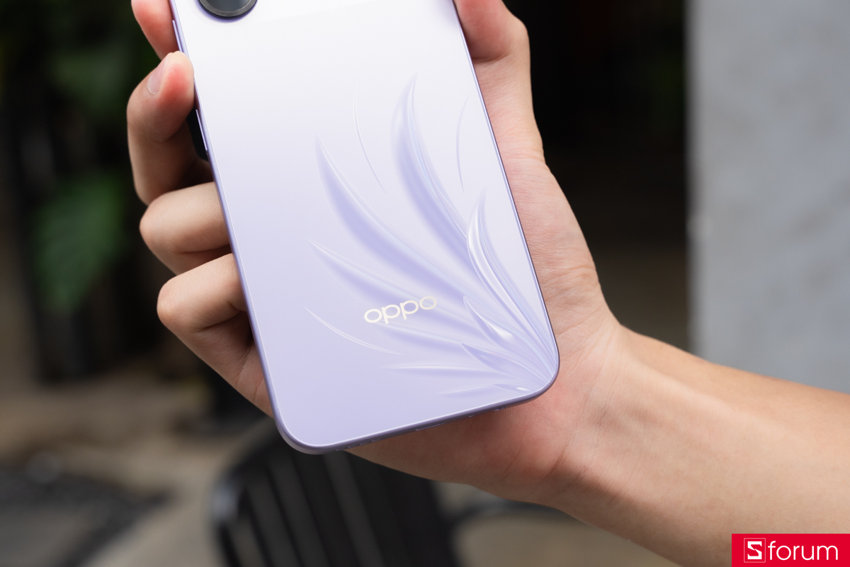 Trên tay OPPO A6c với trọng lượng 210g