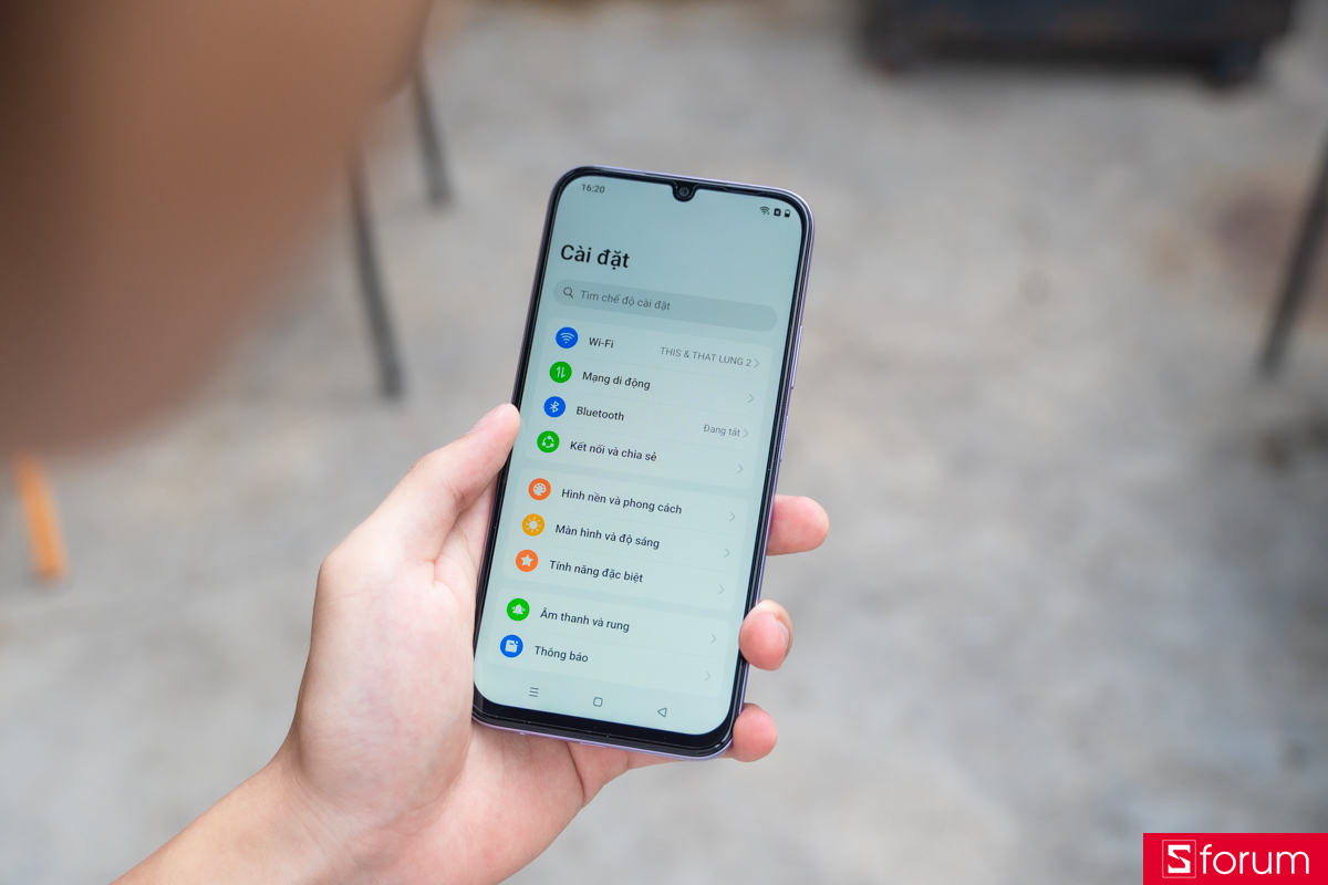Trên tay OPPO A6c với sạc 15W