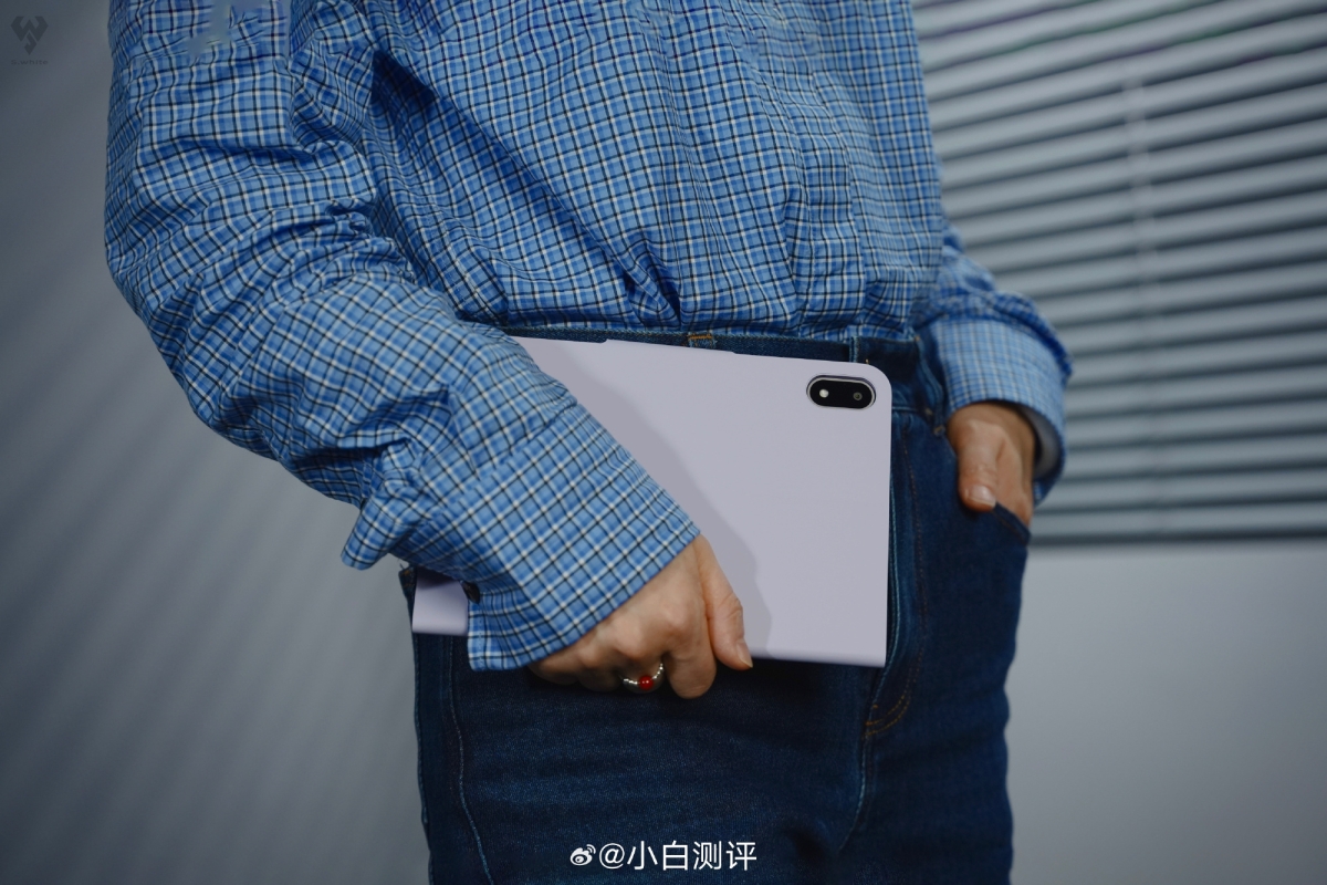 Cận cảnh OPPO Pad Mini với kích thước mỏng nhẹ