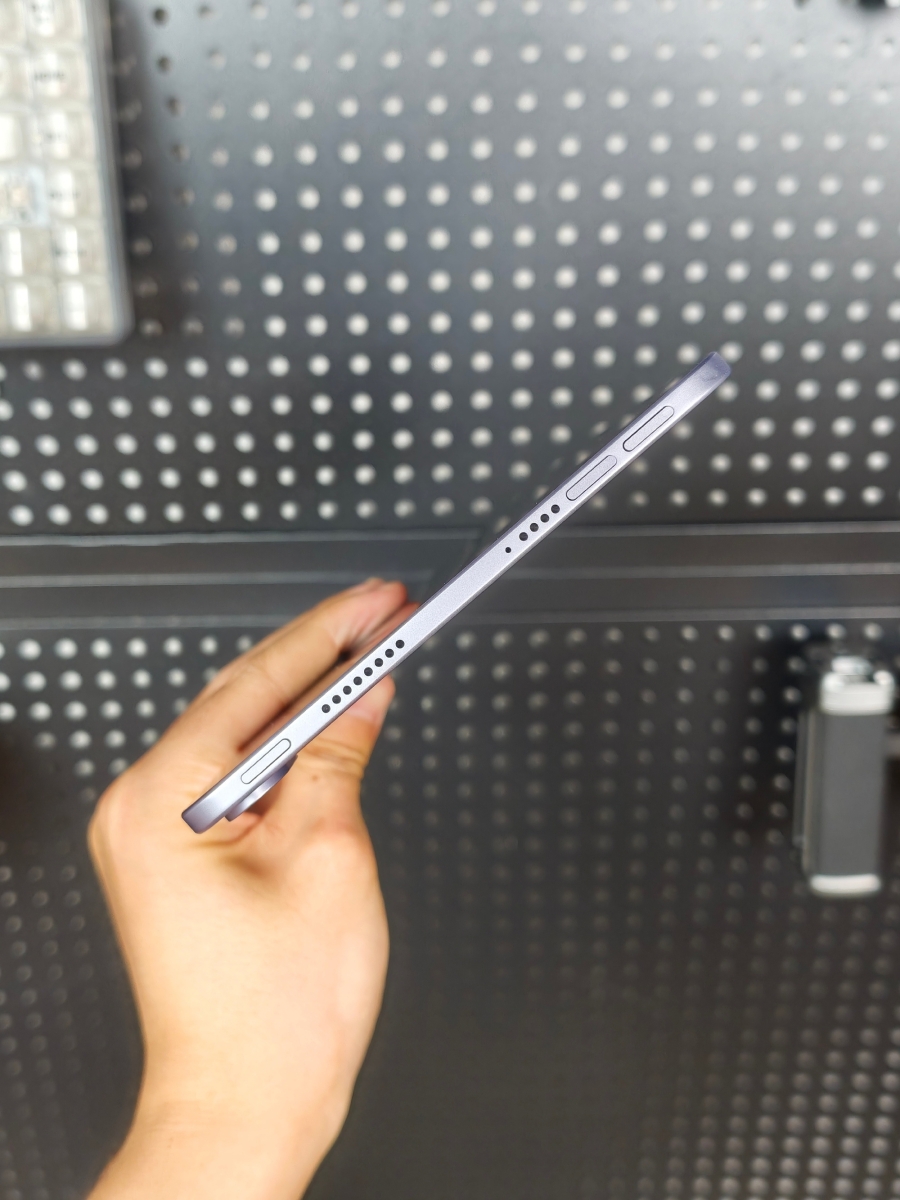 Cận cảnh OPPO Pad Mini phần cạnh trên