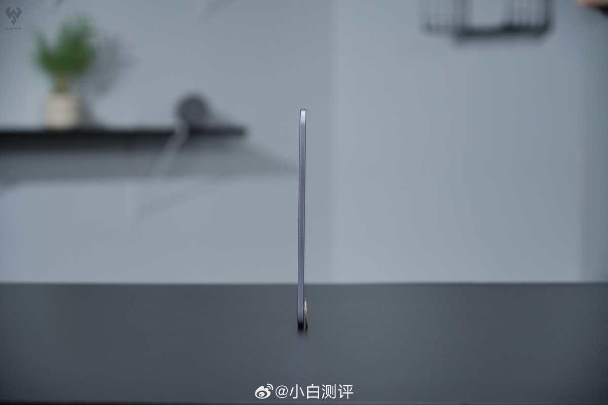 Cận cảnh OPPO Pad Mini với độ mỏng ấn tượng