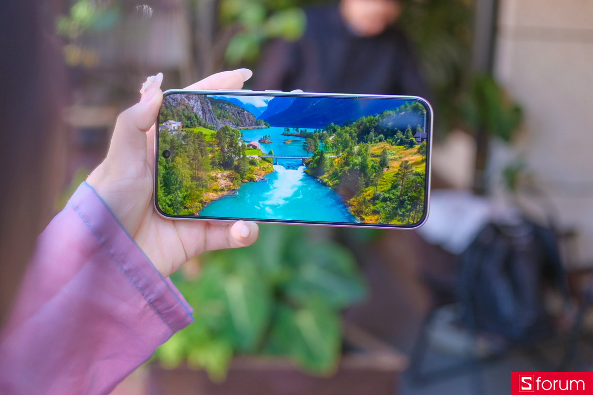 Trên tay OPPO Reno15 F về trải nghiệm màn hình