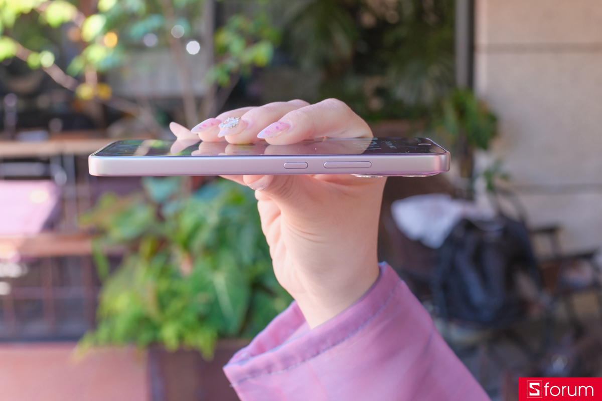 Trên tay OPPO Reno15 F với khung viền nhôm