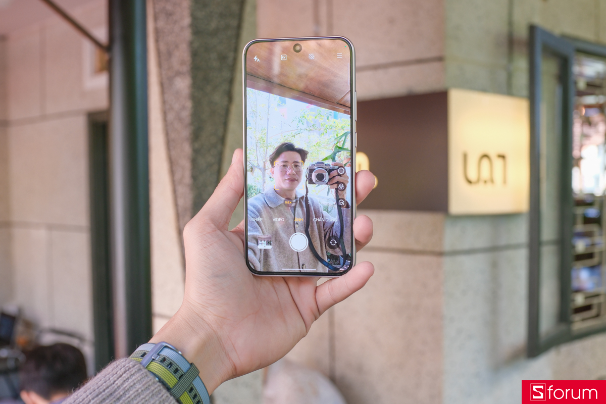 Trên tay OPPO Reno15 F với camera selfie 50MP