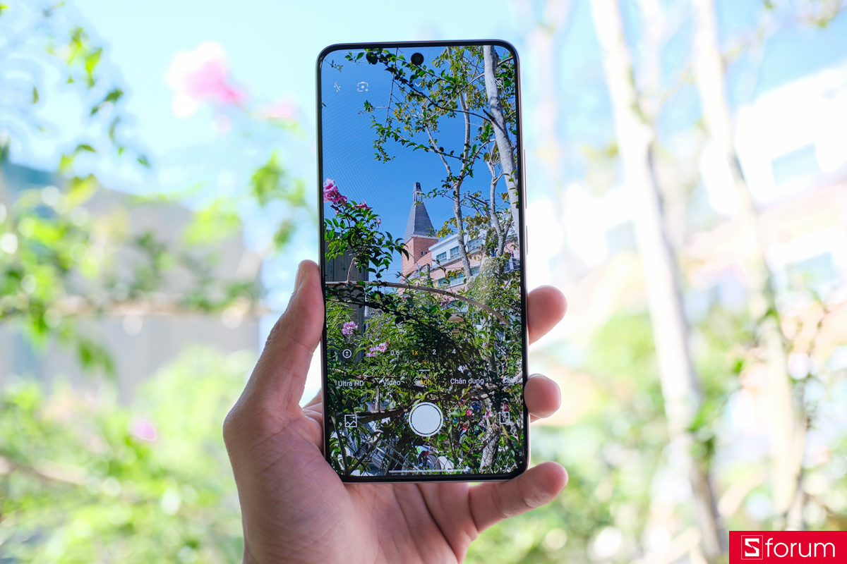 Trên tay Xiaomi Redmi Note 15 Pro với camera selfie 32MP