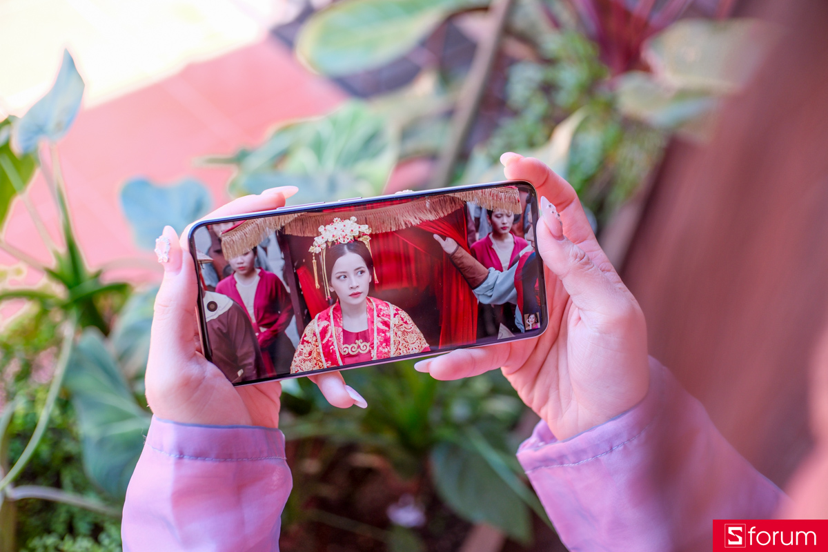 Trên tay Xiaomi Redmi Note 15 Pro: Màn hình AMOLED 6.77 inch, 120Hz