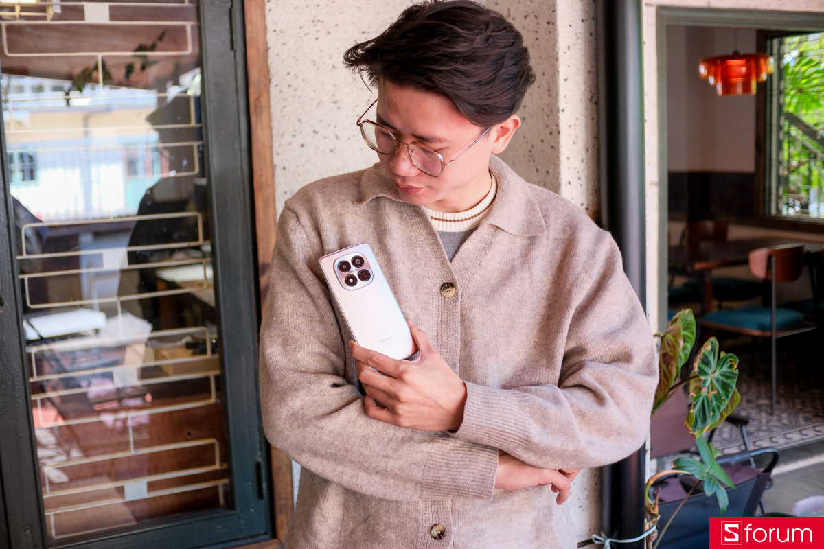 Trên tay Xiaomi Redmi Note 15 Pro: Máy đạt chuẩn kháng nước IP65