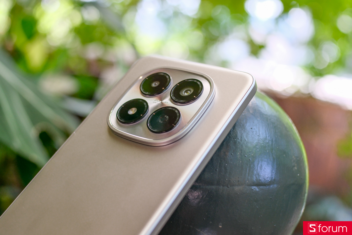 Trên tay Xiaomi Redmi Note 15 Pro với camera chính 200MP