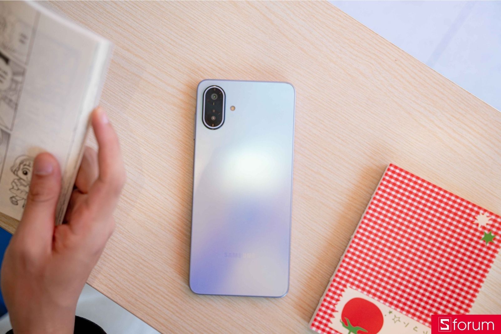 So sánh Samsung A07 5G vs Tecno Pova 7 về thiết kế