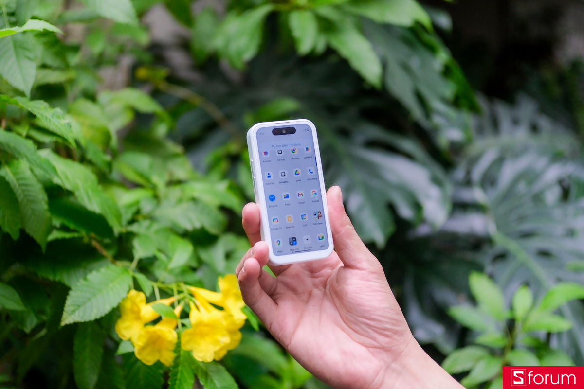 Trên tay Bluefox NX1 với màn hình được bảo vệ bởi kính cường lực Gorilla Glass