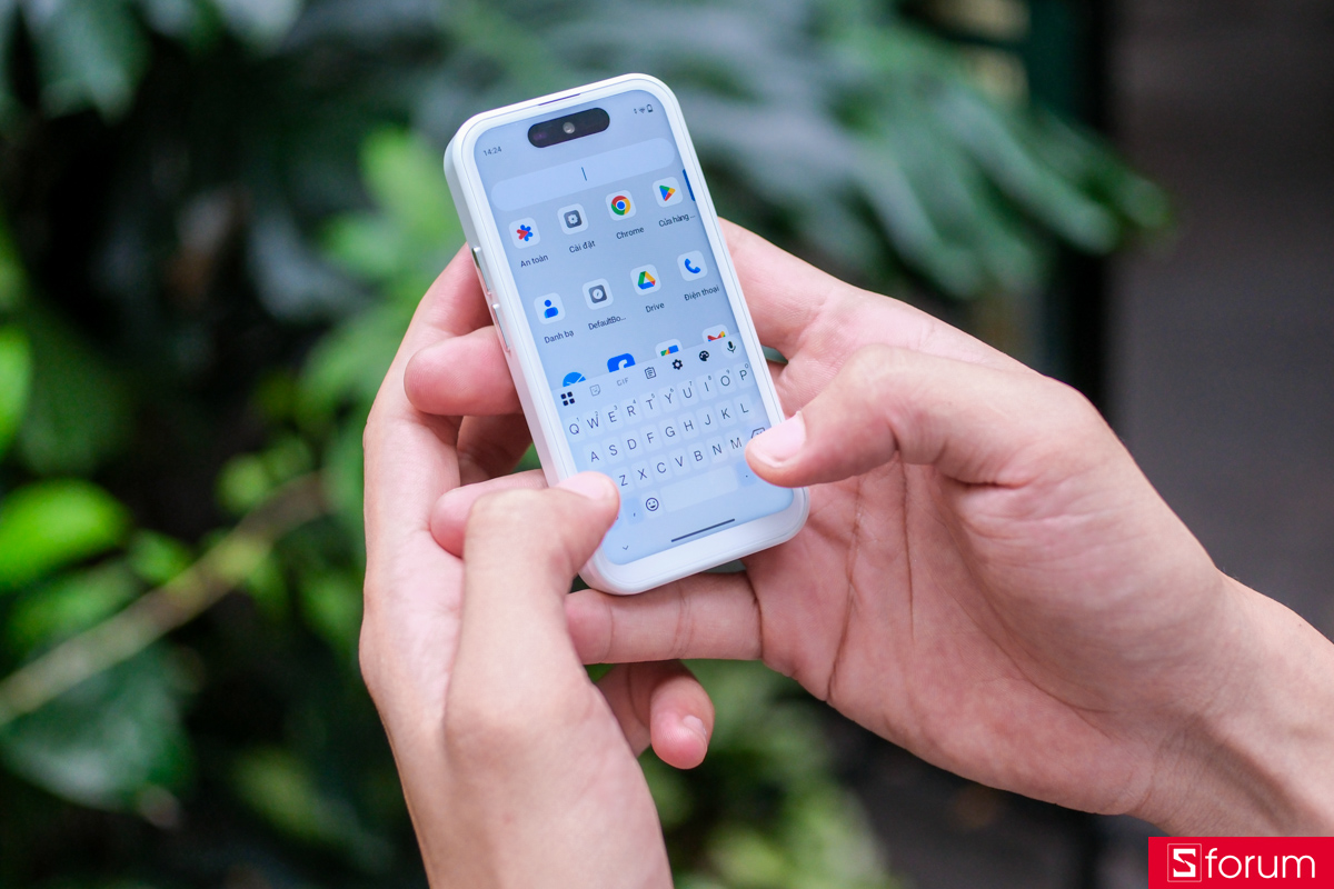 Trên tay Bluefox NX1 - kích thước nhỏ gọn có thể gây khó khăn cho việc thao tác trên màn hình