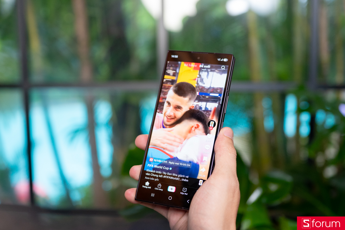 Trên tay Samsung Galaxy Z Fold8 Ultra hứa hẹn có thời lượng pin ấn tượng