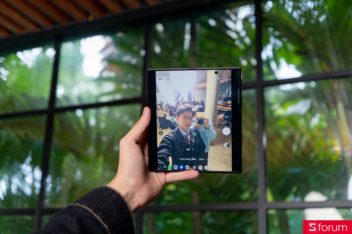 Trên tay Samsung Galaxy Z Fold8 Ultra hỗ trợ chống rung khoá đường chân trời
