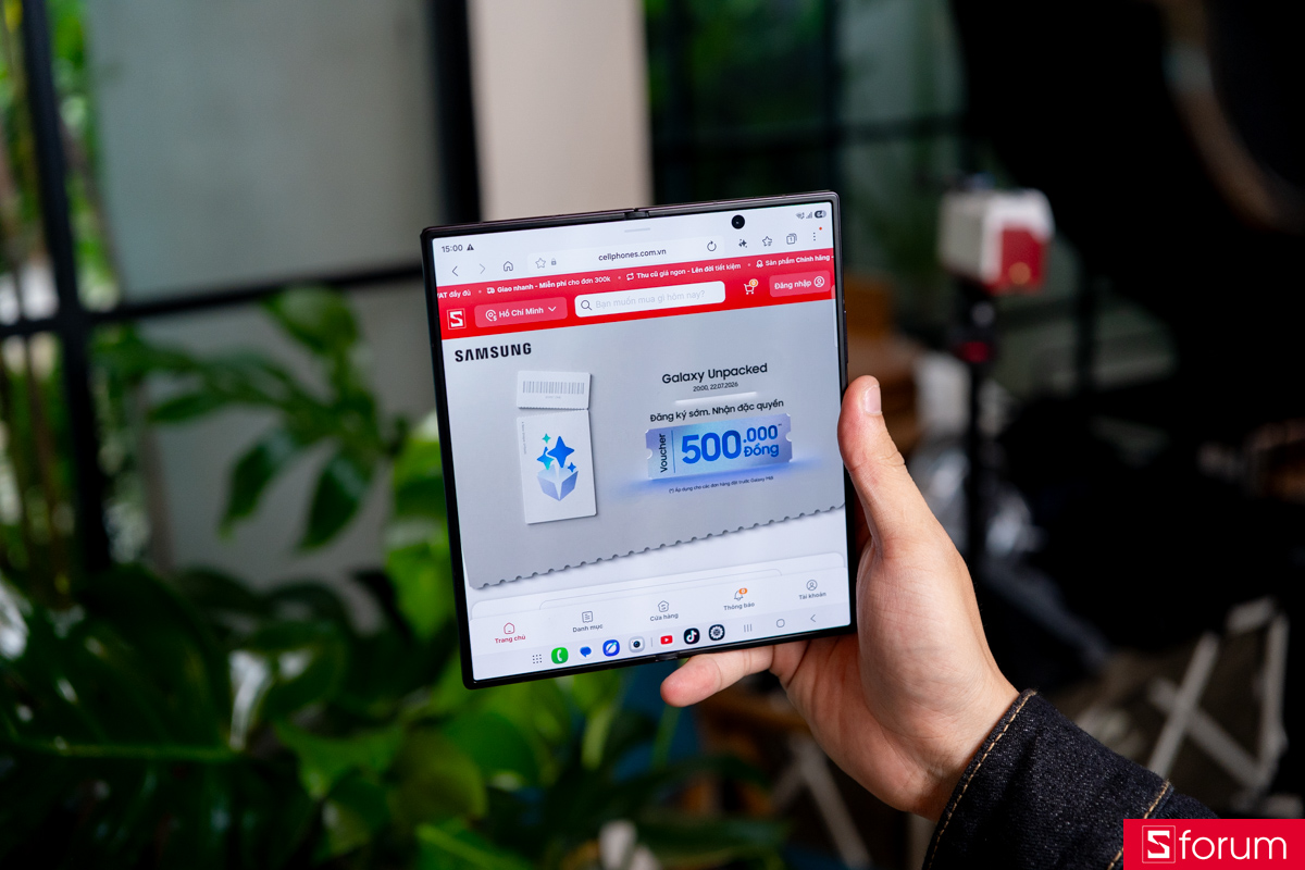 Trên tay Samsung Galaxy Z Fold8 Ultra có độ sáng 3000nits