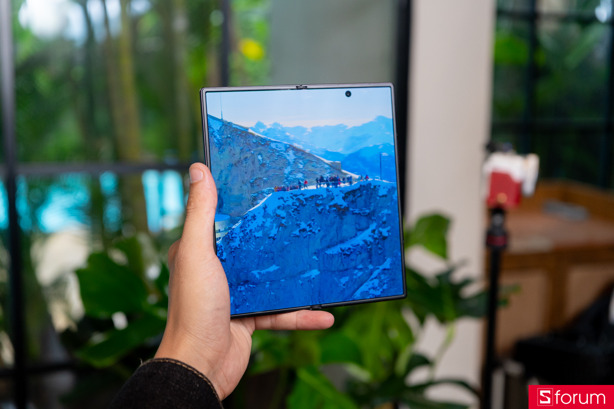Trên tay Samsung Galaxy Z Fold8 Ultra với tấm nền màn hình Dynamic AMOLED 2X